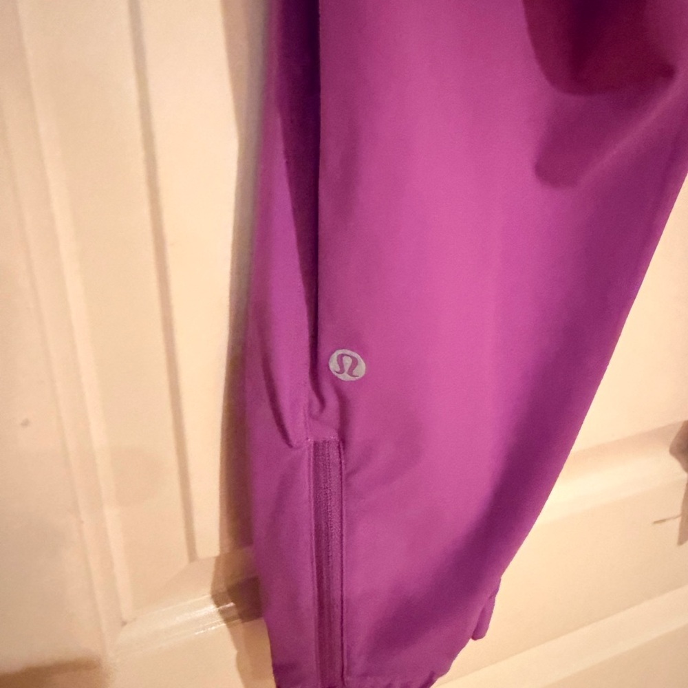 Lululemon Adapted State HR Cropped Vibrant Purple Joggers size 8 - Picture 3 of 4